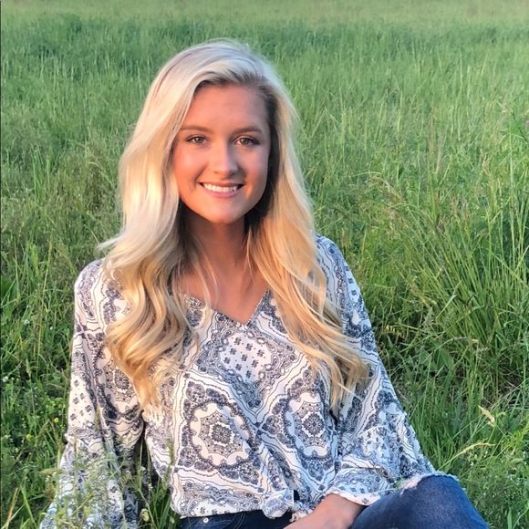 Meet your Posher, Stephanie - Picture 1 of 1